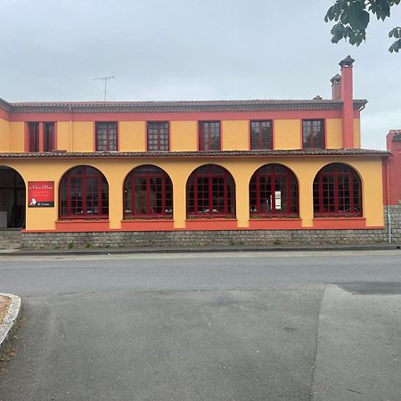 Hotel Du Cheval Blanc Cerizay Екстериор снимка