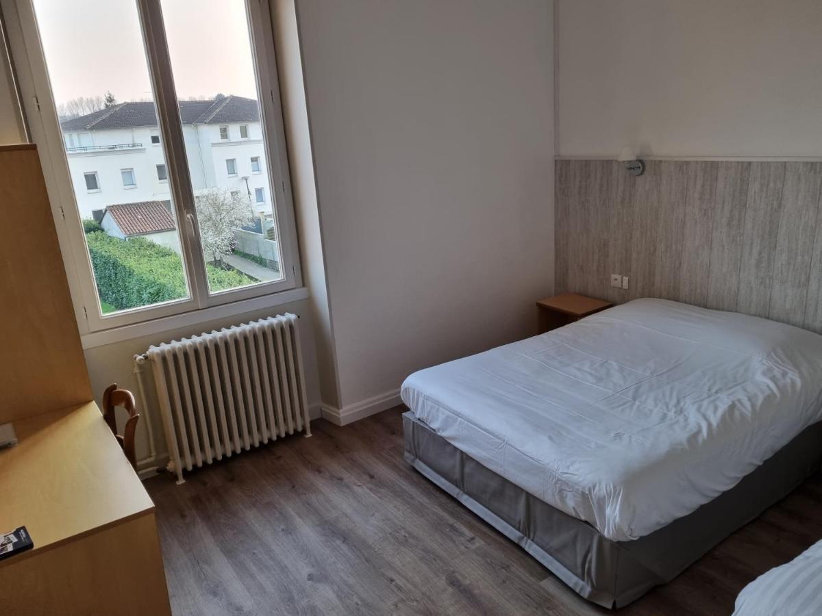 Hotel Du Cheval Blanc Cerizay Екстериор снимка